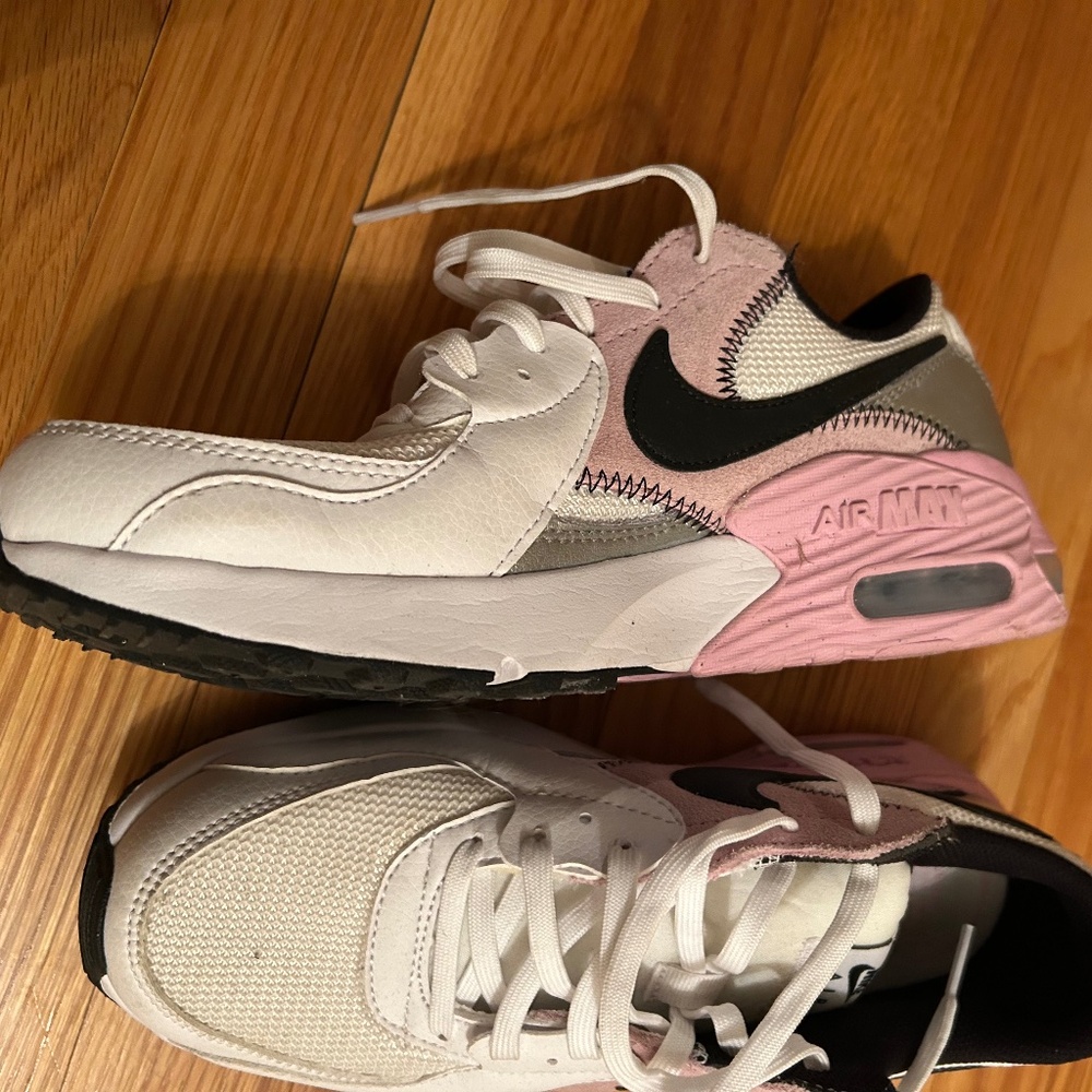 Air Max Leather Sneakers